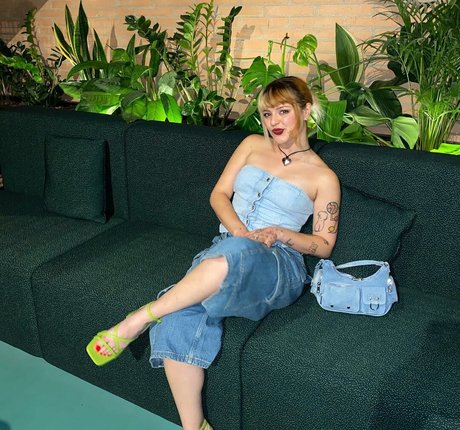 Alba Reche schöne erotische galerien