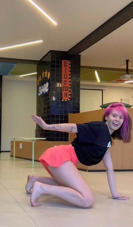 Juliakbarni nacktheit sex galerie