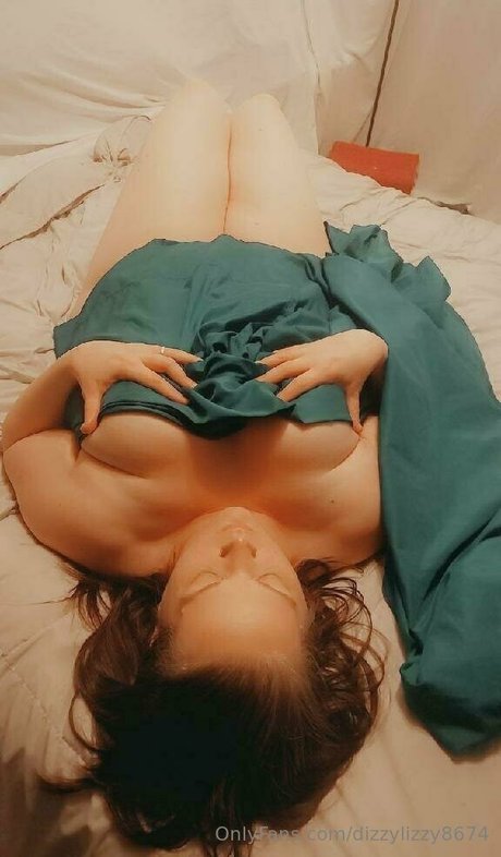 dizzylizzy8674 pornostar heiße bild