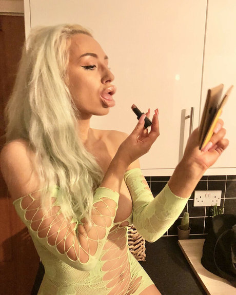 Bimbobrookelle kunst nacktheit galerie