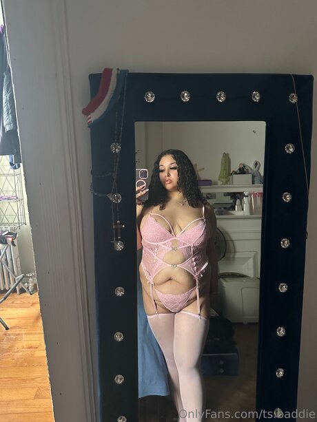 TS Baddie model pornografische bild