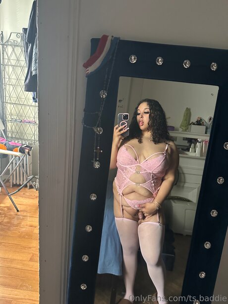 TS Baddie xxx kostenlose bilder