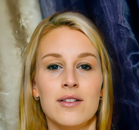 Cassie Popcorn kunst nacktheit galerie