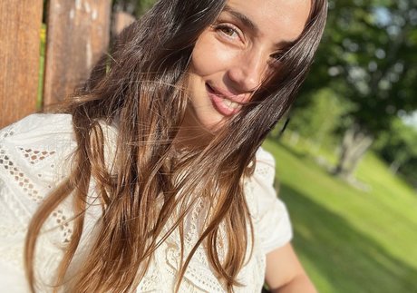 Ana De Armas sex pornostar bild