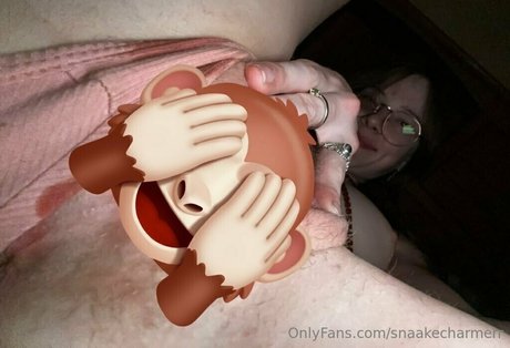 snaakecharmerr xxx nackt bilder