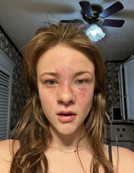 snaakecharmerr hübsche nackte galerie