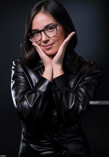 Agathe Auproux freie erwachsene galerien