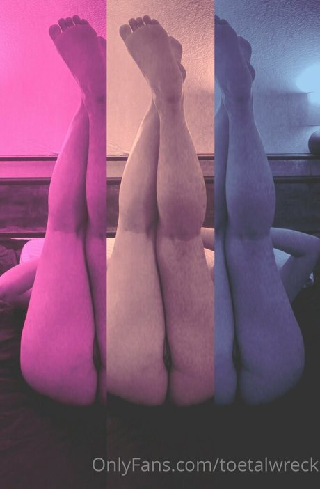 toetalwreck hübsche nacktheit bild