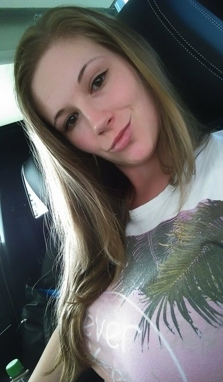 julia jones rocks model exklusive bilder