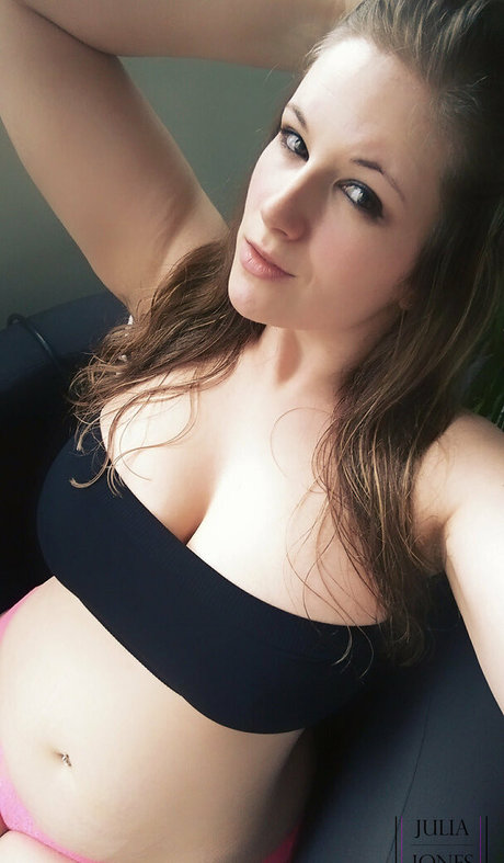 julia jones rocks perfekte top foto