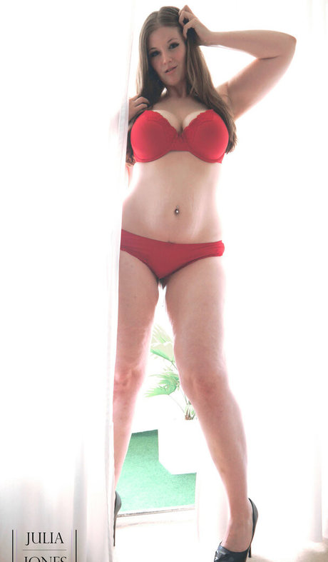 julia jones rocks schöne heiße fotos
