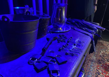 cherrytorn nackt kunst galerien