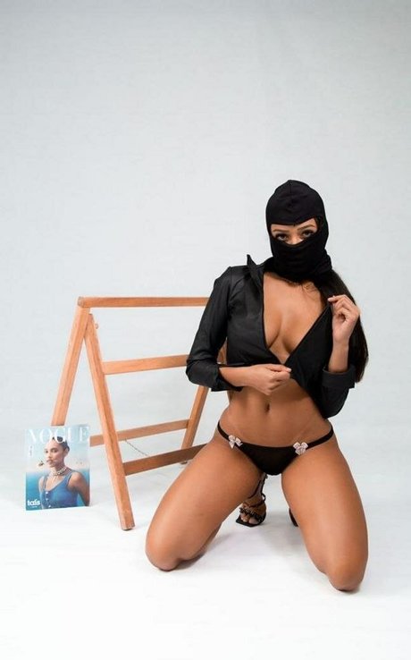 Karlyane Menezes exklusive sexy fotos