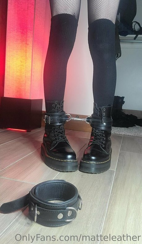 matteleather erwachsene nacktheit galerie