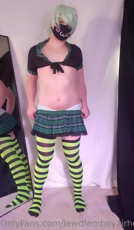 lewdfemboyairhead pornostar akt bild