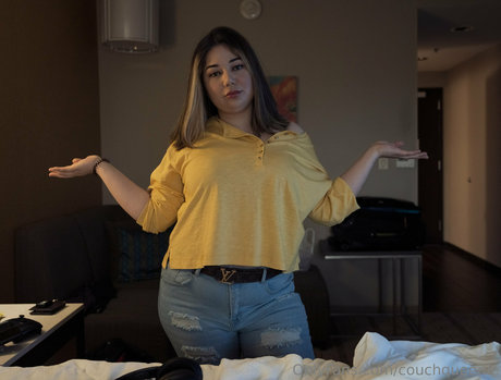 couchqueenie hübsche akt bild