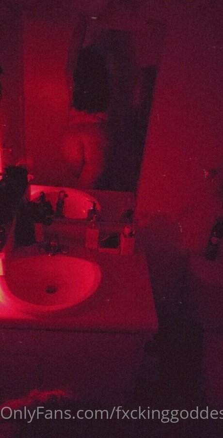 fxckinggoddes model nackte galerie