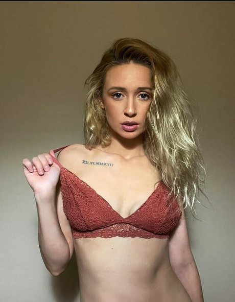 obey genevieve Bilder