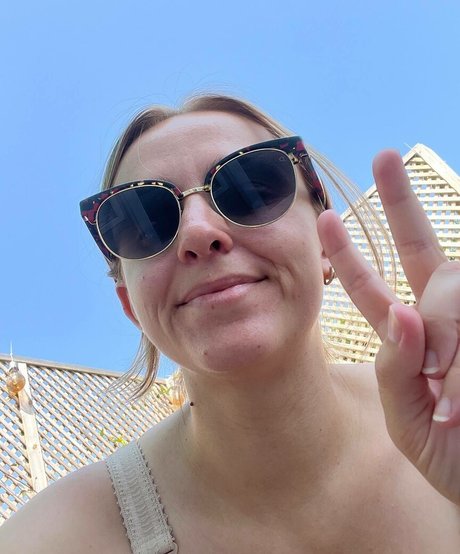 Hannah Witton pornostar xxx bild