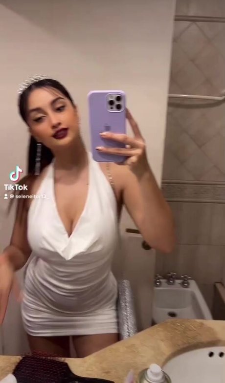 Seleneitor nackt archiv