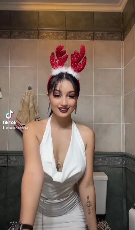 Seleneitor exklusive nackte galerie