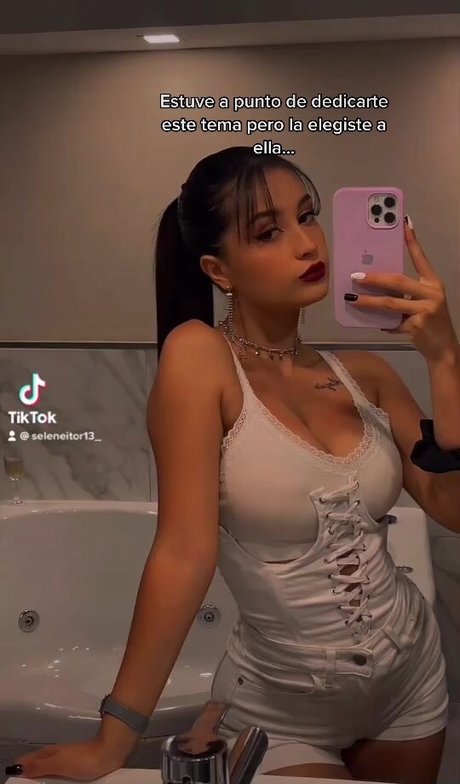 Seleneitor sexy pornostar bild