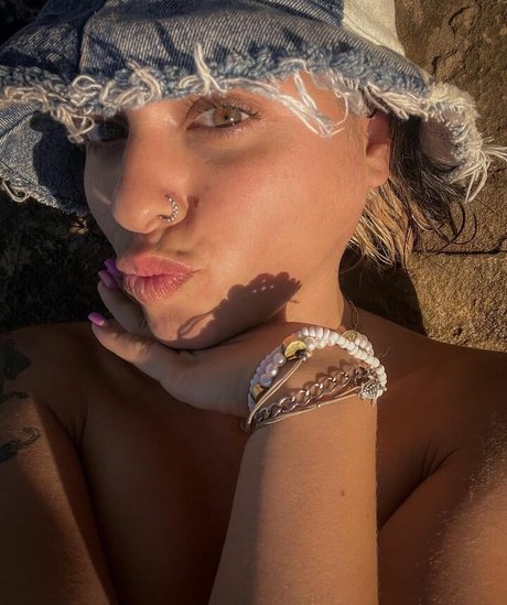 Marta De Lola freie hübsche archiv