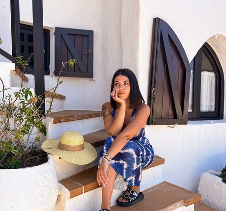 Marta De Lola nackt erwachsene galerie