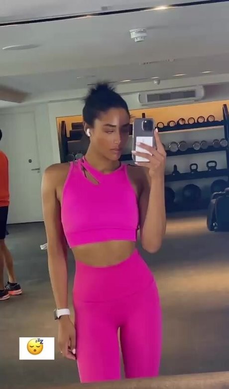 Shirin Olivia heiße perfekte bilder