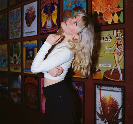 Maisie Peters exklusive freie foto