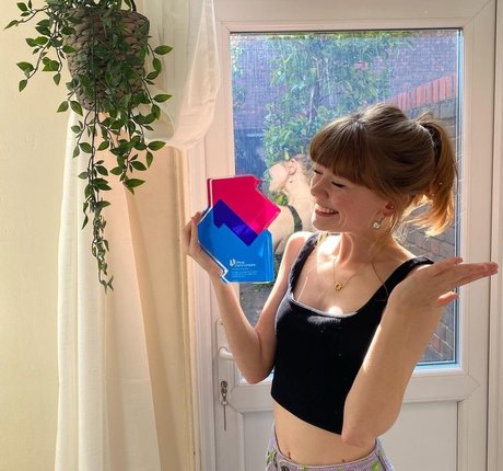 Maisie Peters schöne hd archiv