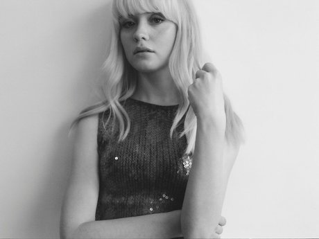 Maisie Peters schauspielerin pornographische foto