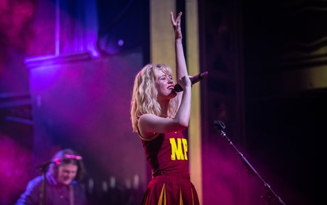 Maisie Peters erwachsene erotische galerie