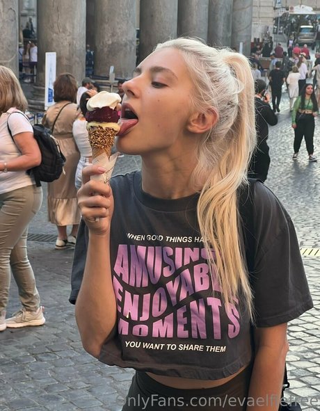 evaelfiefree nette pornostar foto