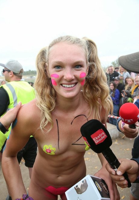 Lily Lowe nacktheit xxx archiv