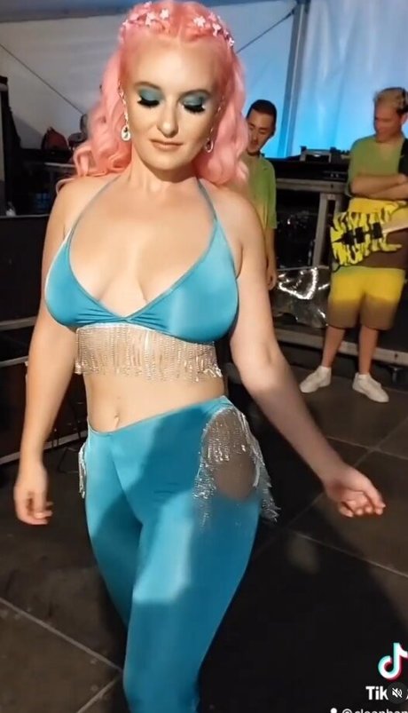 Grace Chatto model erwachsene galerie