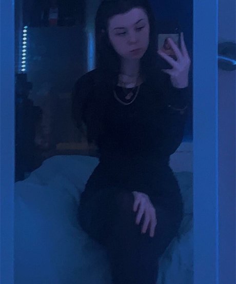 Eleri Evans sexy nackt foto