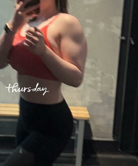 Eleri Evans perfekte akt foto