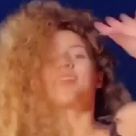 Sofie Dossi top xxx foto