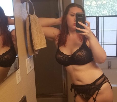 enterthelunaverse model nackte galerien