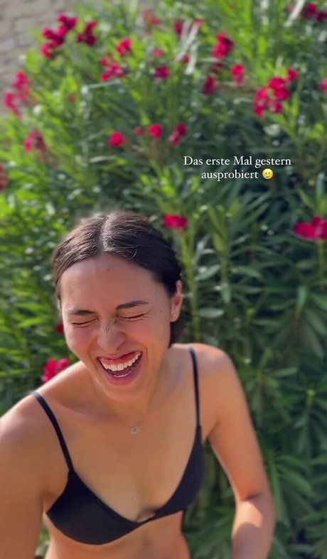 Shanti Tan top fotos