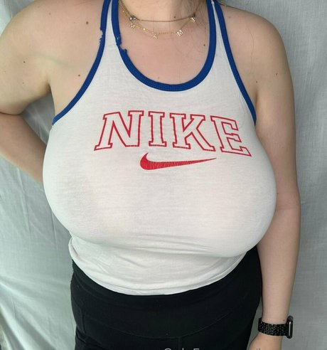 busty lyra model xxx bild