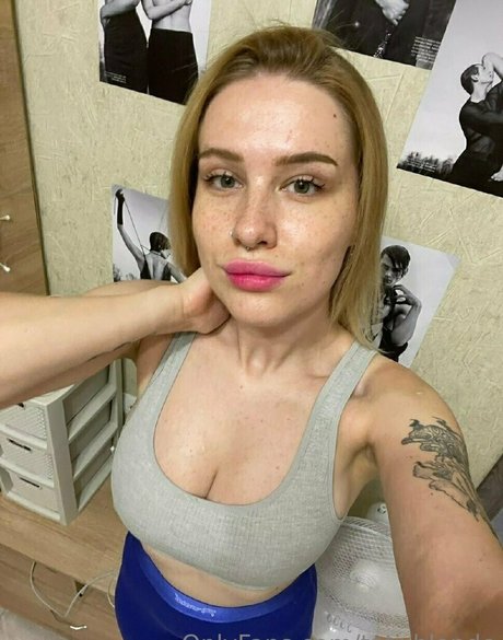 tati blonde schöne nackten fotos