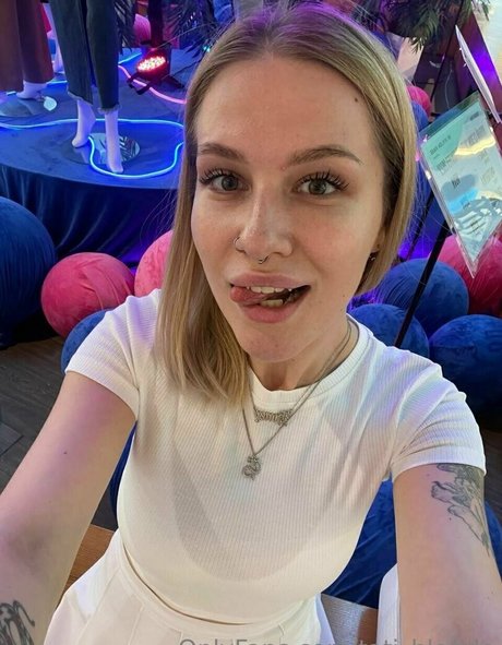 tati blonde heiße schöne bilder