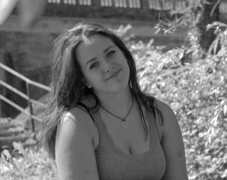 Pika Mikelj erotische nackte foto