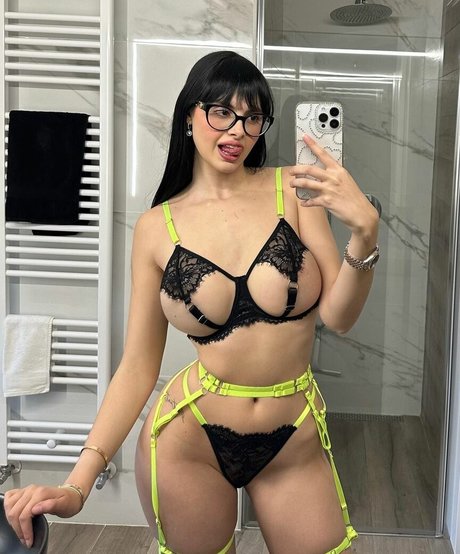 Martina Vismara erotische porno bild