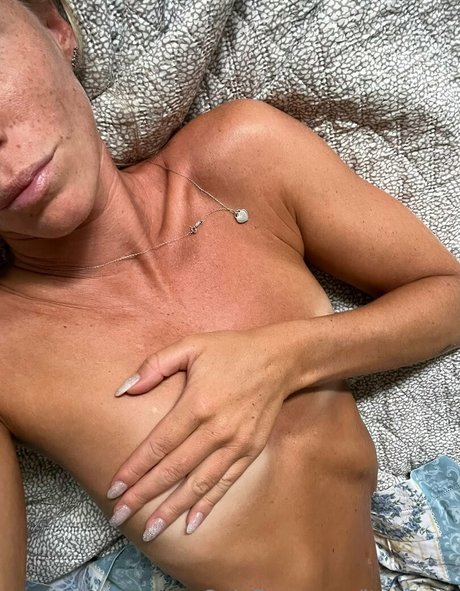 ita96elly nackt kostenlose bilder