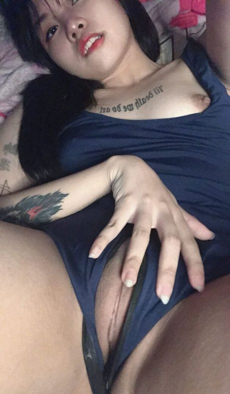 on1ashie nackt sexy bild