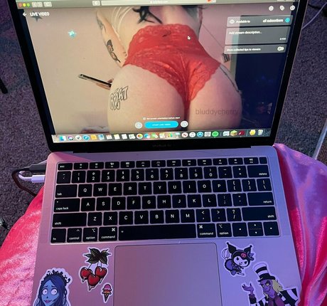 bluddycherryfree erwachsene freie bild