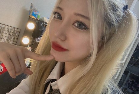 satanmate schauspielerin exklusive galerien